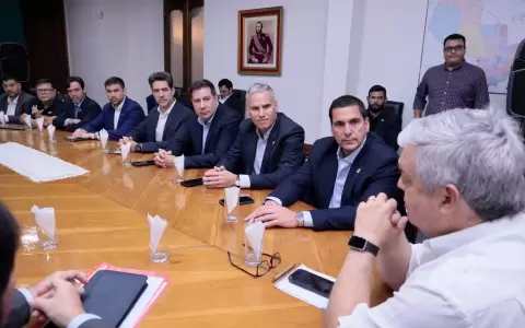 Enrique Riera, titular del Ministerio del Interior, se reuni� con autoridades de la Asociaci�n Paraguaya de F�tbol.