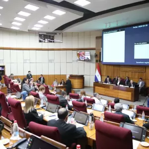 Disidencia colorada y oposición pueden definir el futuro de Hernán Rivas