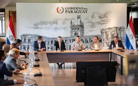 Presentaci�n del programa en Mburuvicha Roga, la misma da oportunidades de formaci�n integral, mediante el acceso a la plataforma online Coursera.