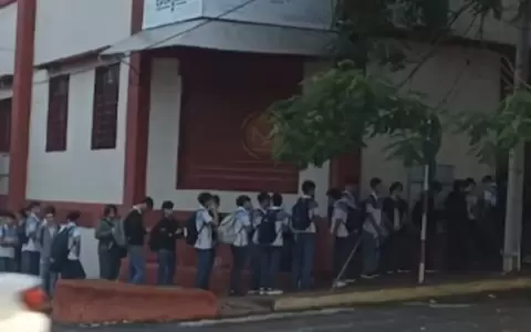 Otro acceso al colegio Salesianito.