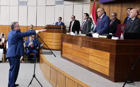 Juramento senador Carlos Liseras Osorio.