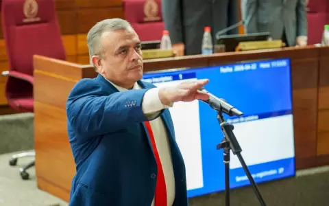 Juramento senador Carlos Liseras Osorio.