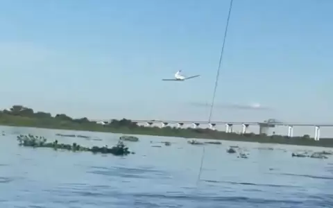 Investigan vuelo temerario de avioneta bajo puente en construcci�n sobre el r�o Paraguay.