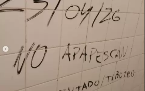 Colegios refuerzan controles y revisan mochilas ante amenazas en redes sociales.