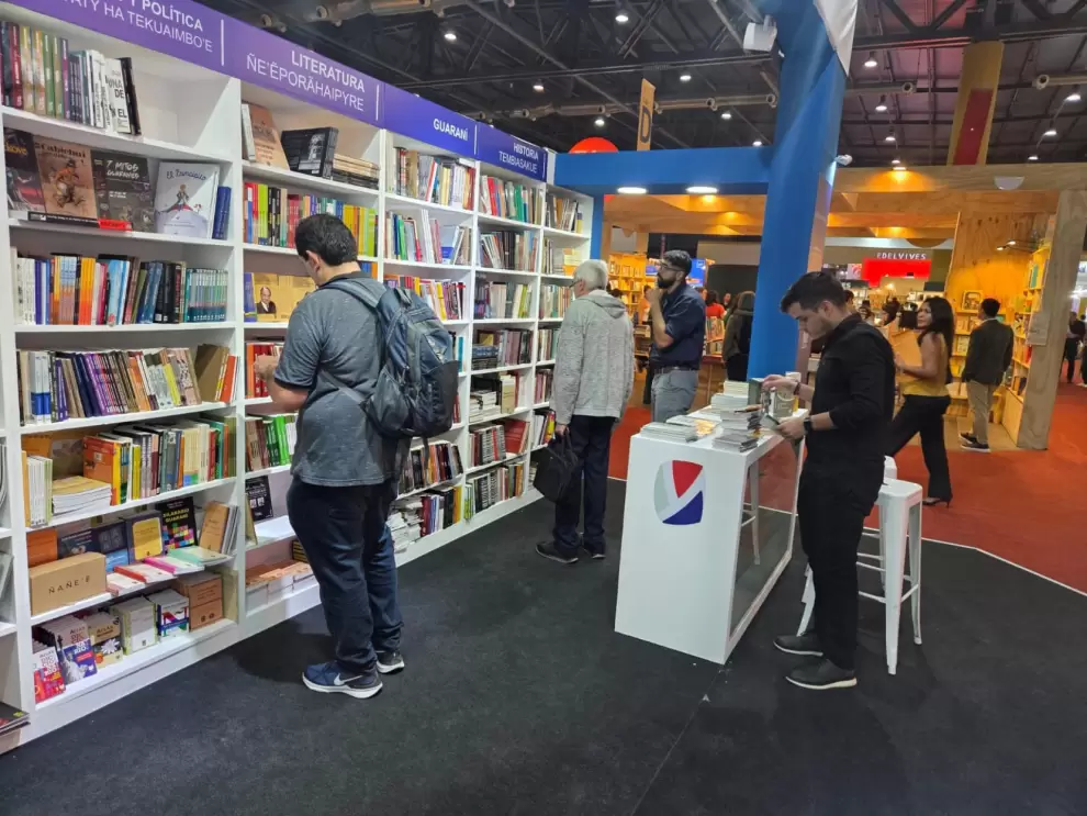 Stand de Paraguay en la 50.� Feria Internacional del Libro de Buenos Aires. Cortes�a