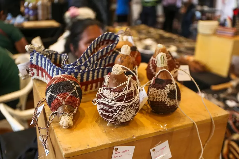 Artesan�a ind�gena en la Feria Ore. Cortes�a
