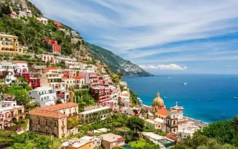 Positano, un famoso pueblo en la Costa Amalfitana en el sur de Italia.