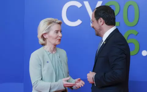 La presidenta de la Comisi�n Europea, Ursula von der Leyen y el presidente de Chipre, Nikos Christodoulides.