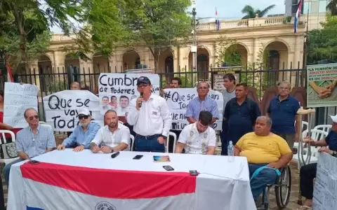 Adultos mayores denuncian traslado con promesas incumplidas y posterior abandono
