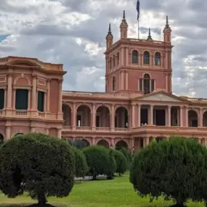Gobierno da marcha atrás y deroga los decretos que generaron tensión en la ANDE