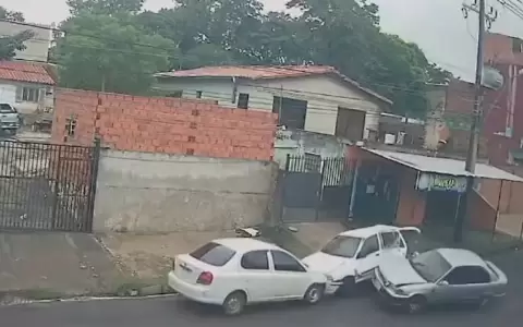 Robo de autom�vil termina en choque y detenci�n de adolescente en Lambar�.