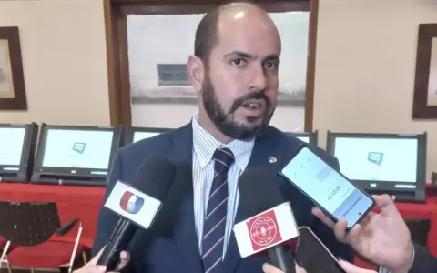 Dr. Santiago Brizuela.