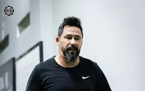 Pablo "Vitamina" S�nchez, director t�cnico de Olimpia.
