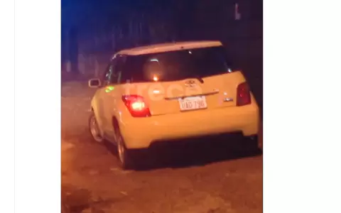 El autom�vil en el que huyeron los sospechosos.