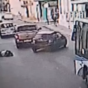 Conductor atropella a peat�n, huye y es perseguido por otro automovilista en Asunci�n