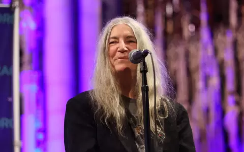 La cantante y poeta Patti Smith act�a durante un evento de "Democracy Now!".