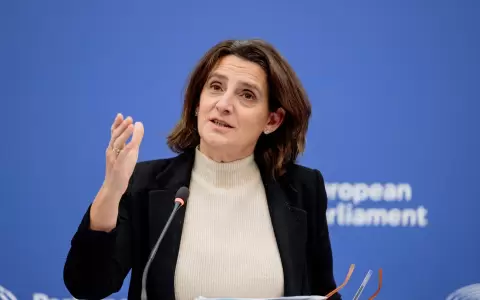 La vicepresidenta de Transici�n Limpia, Justa y Competitiva de la Comisi�n Europea, Teresa Ribera, en una comparecencia ante la prensa.