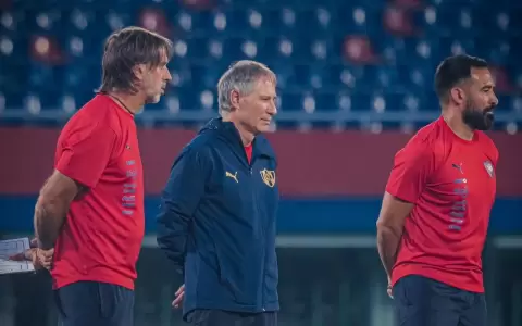 Ariel Holan tiene casi definido el equipo titular que se medir� con el que capitanea el paraguayo Gustavo G�mez.