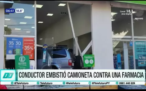 Camioneta impacta contra una farmacia en Asunci�n.