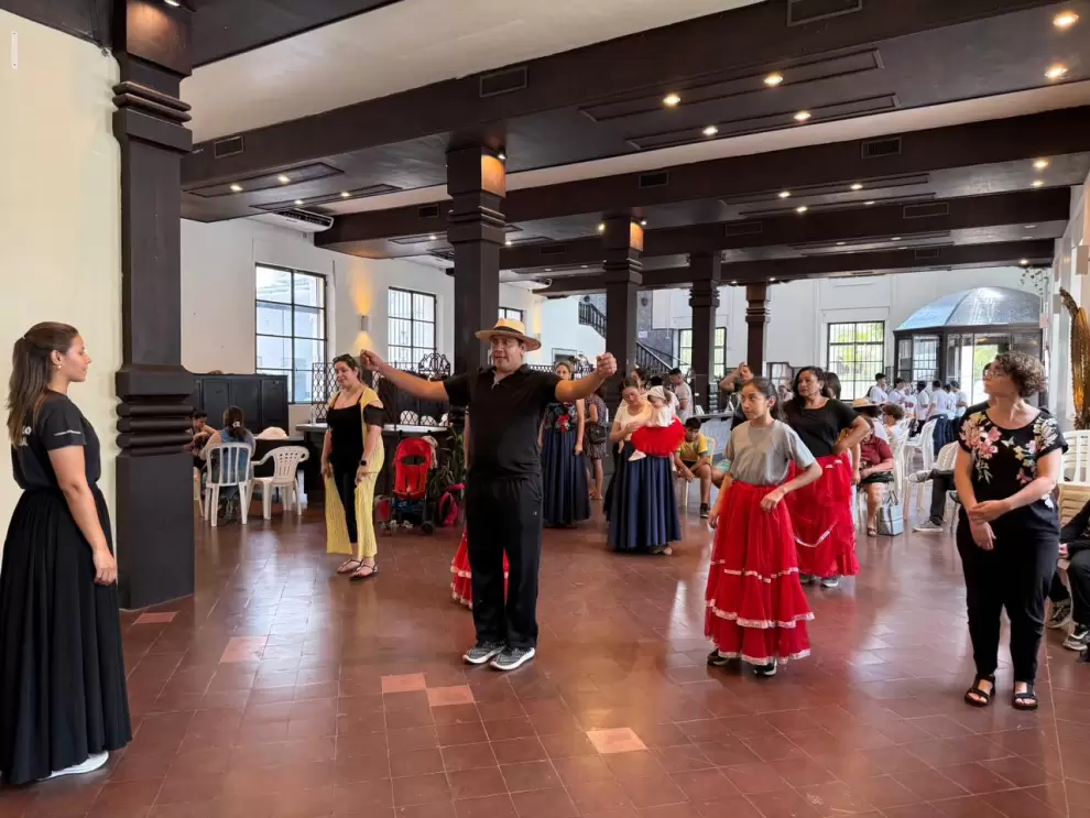 Talleres de danza paraguaya en el Espacio Cultural Staudt. Cortesía