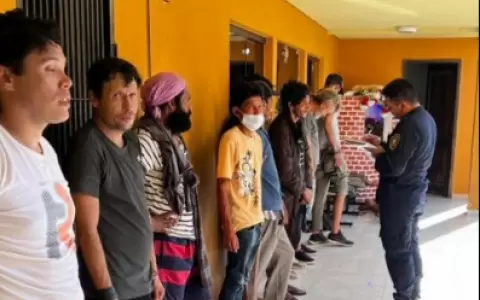 Un despliegue policial dej� como resultado la aprehensi�n de m�s de 20 personas, varias de ellas con antecedentes penales.