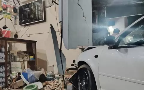 Encarnaci�n: Conductor destruye parte de una ferreter�a y da positivo al alcotest.