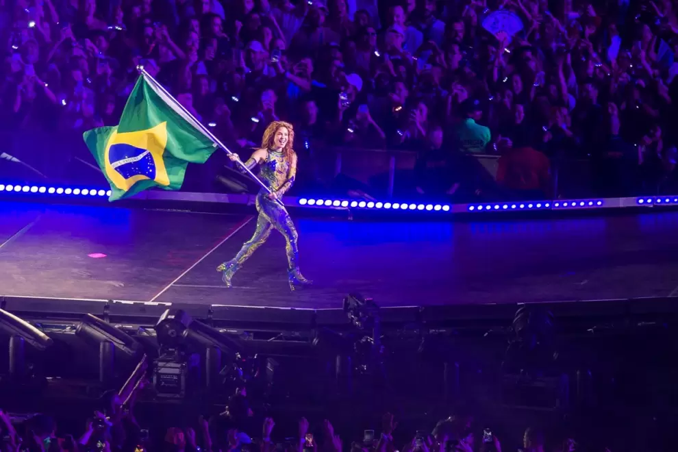 Shakira en plena actuaci�n en la playa de Copacabana. (Foto: Daniel Ramalho / AFP)