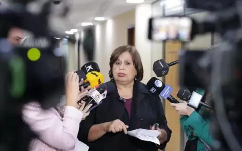 Esperanza Mart�nez.