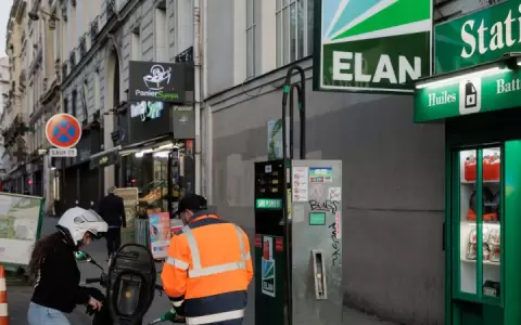 Gasolinera en Par�s, Francia.