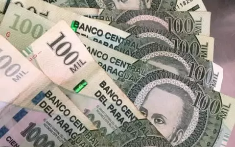 Dinero en efectivo en guaran�es.