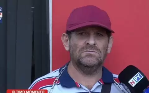 Padre de Tob�as se encaderan para reclamar respuestas sobre pericias.