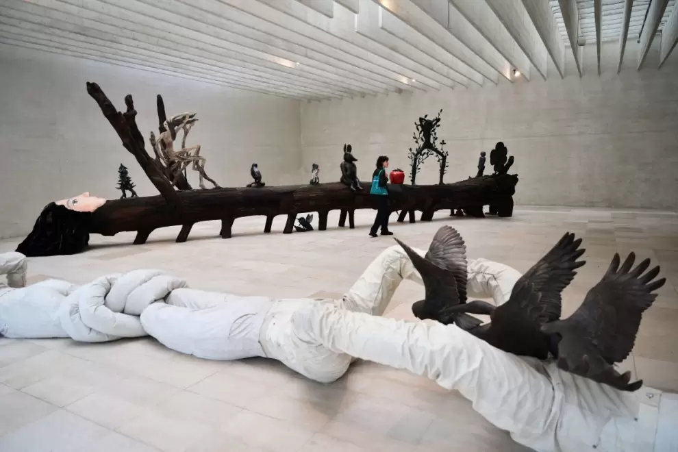 "The Home Front" de la artista alemana Henrike Naumann en el pabellón de Alemania.
