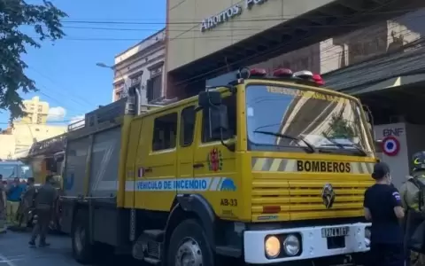 Bomberos confirman que el incendio en el edificio de ex Ahorros Paraguayos se inici� por un desperfecto en la parte el�ctrica.