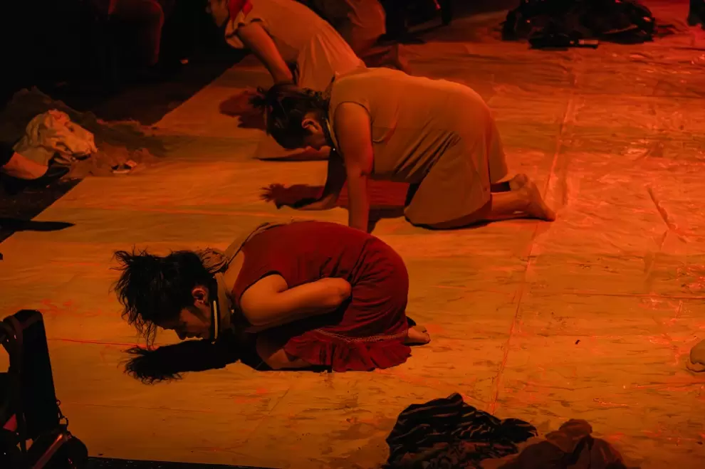 Puesta en escena de "Mujeres de arena". Cortesía