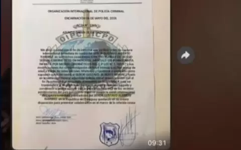 Mensajes a trav�s de whatsapp en nombre del jefe del departamento de Interpol.