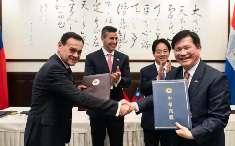 El embajador de Taiw�n, Iv�n Lee, y el canciller nacional, Rub�n Ram�rez Lezcano.