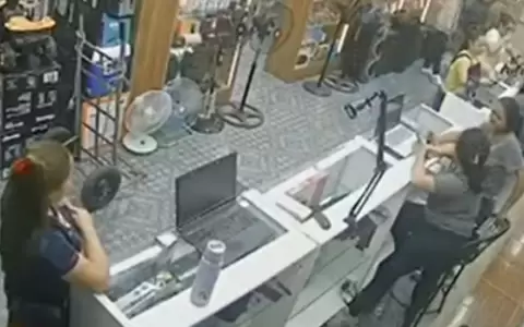 Robo de celular en el Mercado 4.