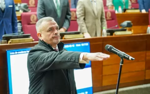 La C�mara de Senadores volvi� a ser jurar a Carlos Liseras est� vez como reemplazo de Erico Galeano.