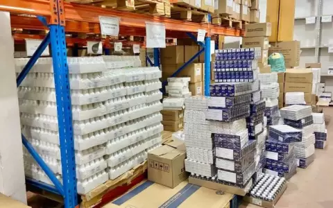 Entrega de medicamentos e insumos.