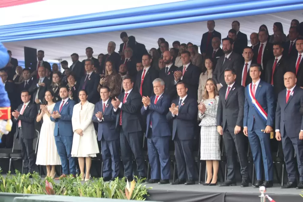 Desfile militar policial - Pe�a, Alliana, Cartes, Bachi, Riera