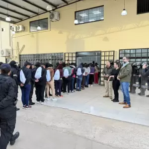 Ejecutan traslado masivo de reclusas desde seis c�rceles al nuevo penal de mujeres de Emboscada