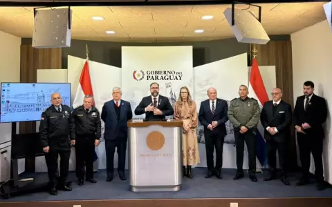 Conferencia de prensa de Rodrigo Nicora y otros ministros.