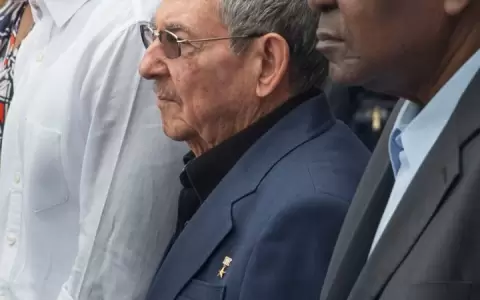 Ra�l Castro es expresidente de Cuba y hermano menor de Fidel Castro.