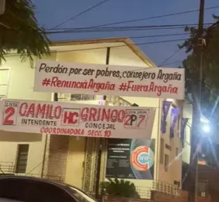 Pasacalles contra consejero del IPS José Emilio Argaña.