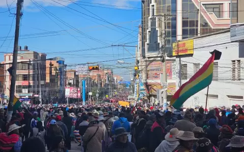 Marcha sobre La Paz para exigir la dimisi�n del presidente de Bolivia, Rodrigo Paz.