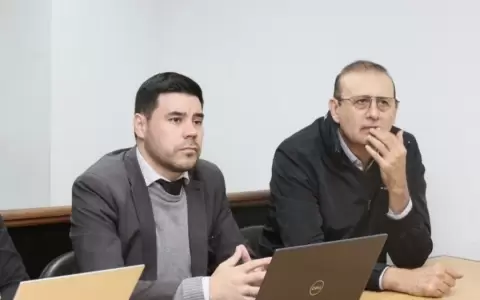 Erico Galeano (der.) y su abogado (izq.)