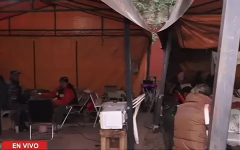 Precaria infraestructura para familiares de pacientes que se encuentran internados en el Hospital de Calle�, en San Lorenzo.