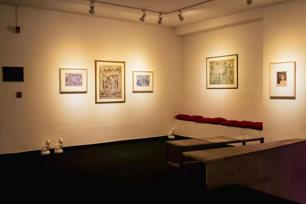 Vista de sala de la muestra "All� donde terminan de colgarse las hamacas del viento". Cortes�a