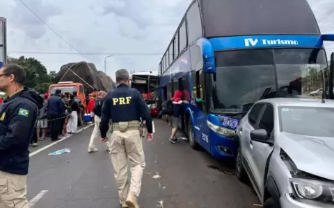 Hinchas de Cerro sobreviven a impactante choque de buses en Foz y cruzan a pie hacia Paraguay