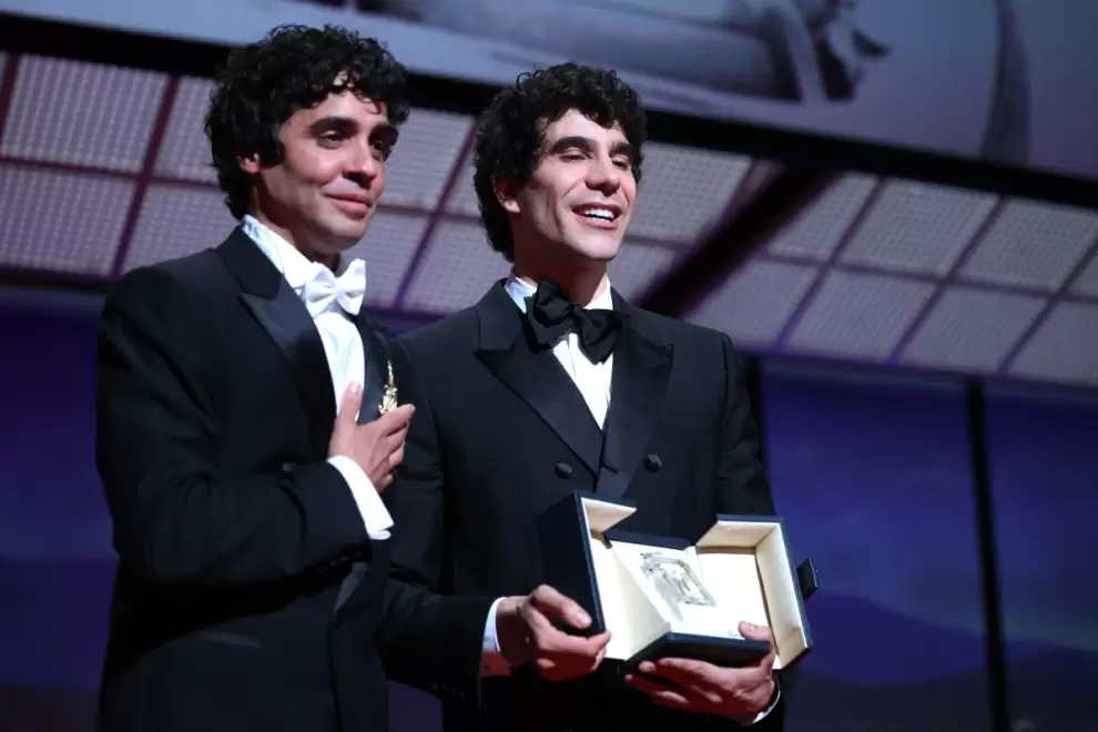 Javier Ambrossi y Javier Calvo, ganadores del premio a la Mejor Direcci�n en Cannes 2026 por "La Bola Negra"